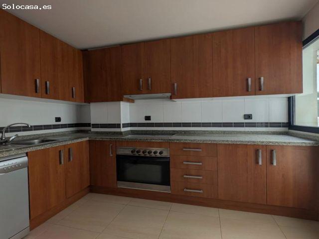 Se vende piso en residencial PUERTA ALCAZABA I con garaje y trastero