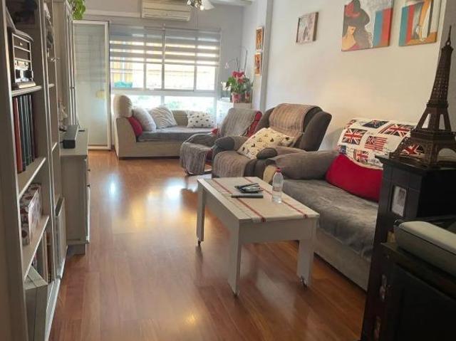 SE VENDE PISO EN TOMBOLA