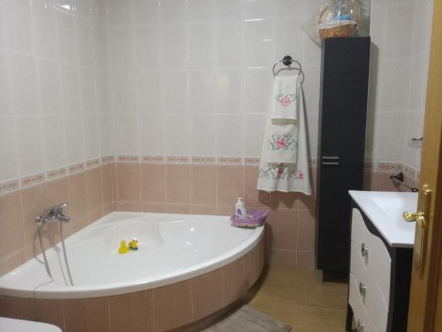 SE VENDE PISO EN VILLARROBLEDO