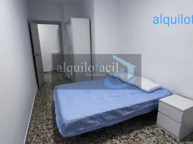 SE VENDE PISO PARA ESTUDIANTES DE 4 HABITACIONES POR 1200 todo incluido | 1.200 €, 110 m²