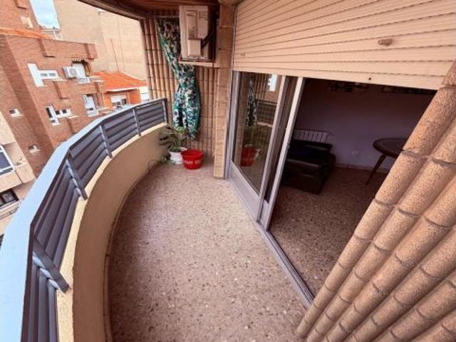 SE VENDE PISO ZONA CENTRO AMPLIO Y LUMINOSO