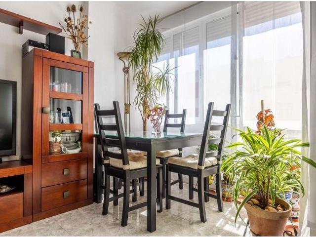 SE VENDE PISO 68 M2 REFORMADO 3 HABITACIONES, UN BAÑO LUMINOSO