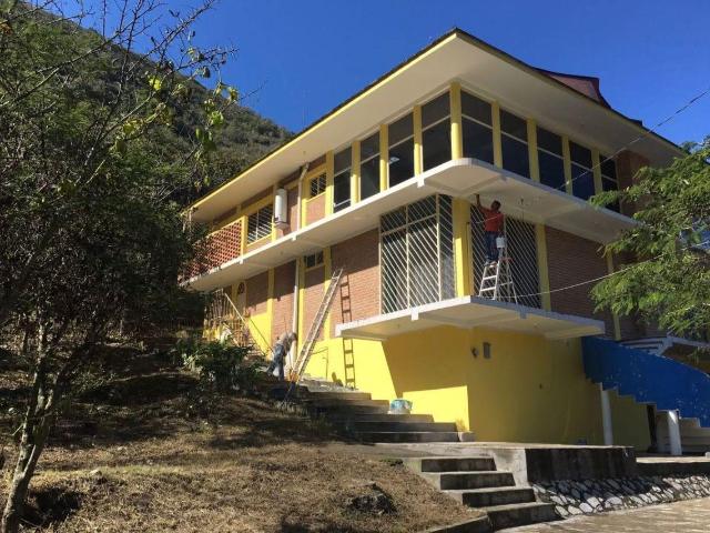 SE VENDE PROPIEDAD CAMPESTRE CON LAGO, SISTEMA DE AGUA Y CASA DE TRES NIVELES!