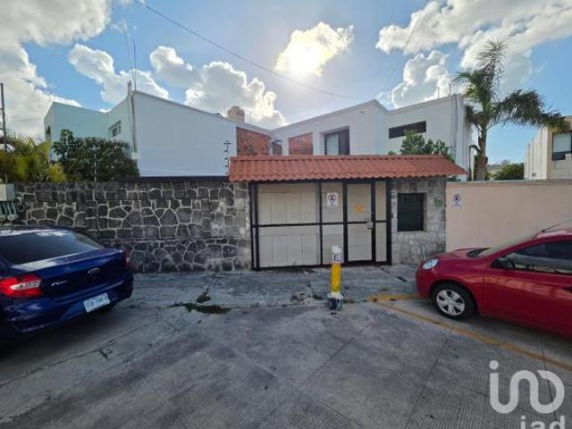 Se Vende Propiedad de Inversión en Cancún con 7 Unidades Rentadas y Alberca