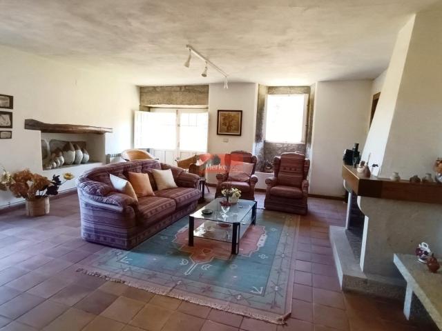 SE VENDE PRECIOSA CASA A PIEDRA A 12 MINUTOS DE LUGO!