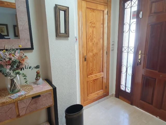 SE VENDE PRECIOSA CASA EN JABALCUZ