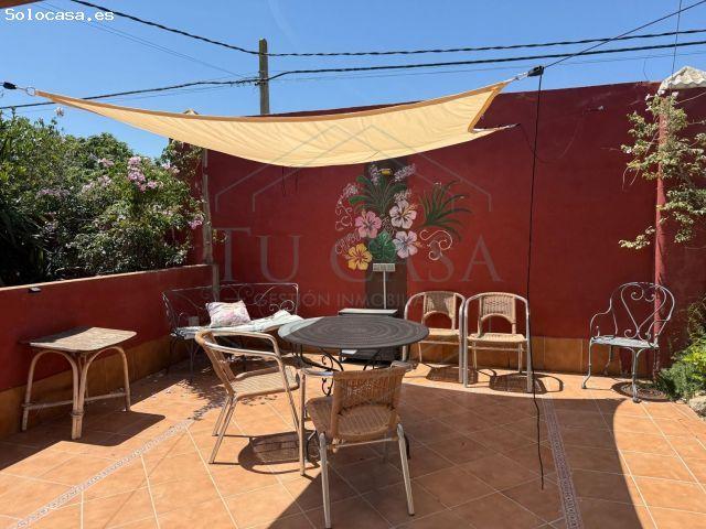 Se vende precioso terreno de 900 m2 con un gran chalet principal y otra construcción independiente