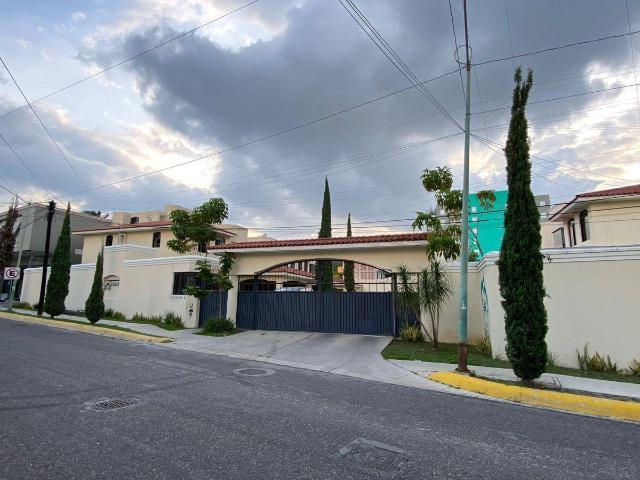 Se vende Privada con 6 casas sobre la 19 Poniente en Las Arboledas