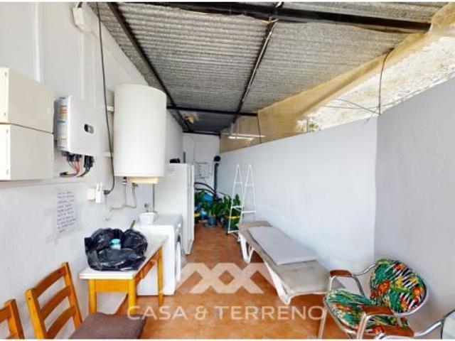 Se vende: Refugio en la Axarquía con Licencia Turística & Olivar