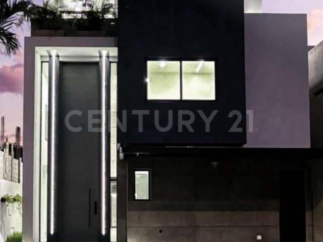 Se vende residencia con acabados de Lujo en Vía Cumbres Cancún