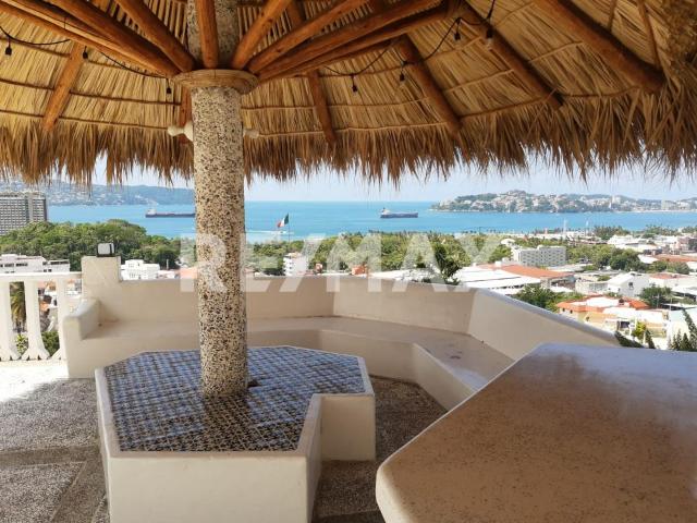 SE VENDE RESIDENCIA EN AVENIDA HORNOS INSURGENTES CON VISTA AL MAR EN ACAPULCO