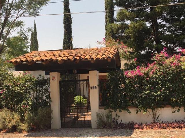Se Vende Residencia en JURICA, de UNA PLANTA, T.930 m2, C.455 m2