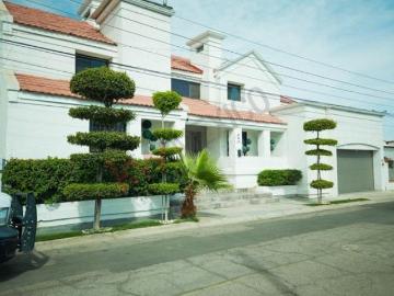 SE VENDE RESIDENCIA LUXURY EN JARDINES DEL LAGO