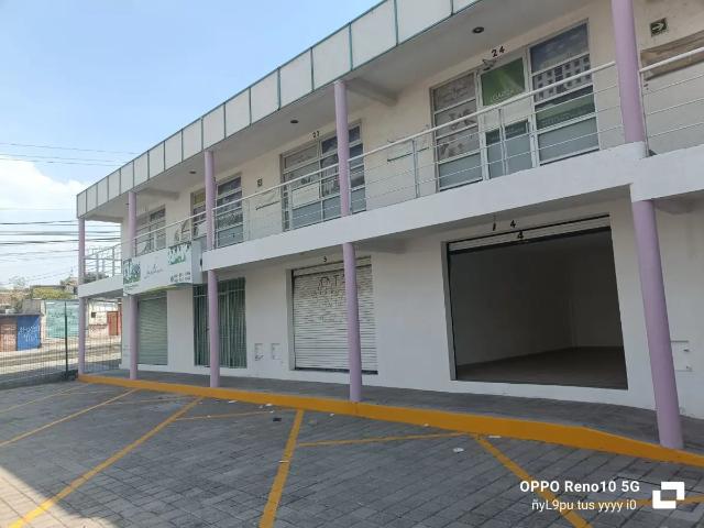SE VENDEN 4 CUATRO LOCALES COMERCIALES DENTRO DE PLAZA COMERCIAL