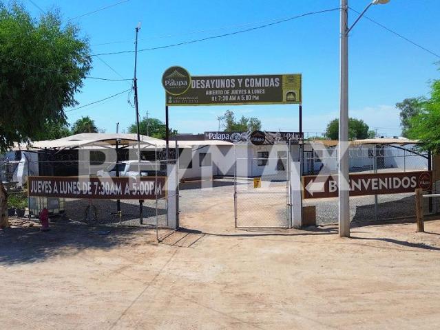 SE VENDEN DOS TERRENOS QUE JUNTOS FORMAN ESQUINA, CON CONTRUCCION DE TRES DEPARTAMENTOS NUEVOS Y AMUEBLADOS, UN ESPACIO MULTI USOS Y RESTAURANTE CON MOVILIARIO, UBICADOS EN AV. TIPITARA, LOS MANANTIALES SUBURBANO, MEXICALI B.C. A PIE DE CARR. EJ. JALAPA EJ. TAMAULIPAS
