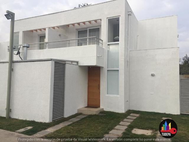 Se vendevendemos hermosa casa en condominio peñaflor