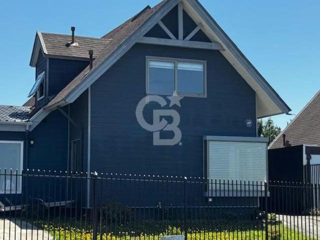 Rebajada! Luminosa y amplia casa con vista a la bahía. 4 dormitorios por 9500.00 en Puerto Montt