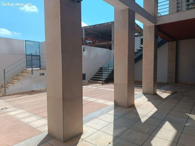 SE ALQUILA MAGNIFICO PISO REFORMADO CON PISCINA EN CHIVA
