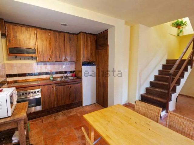 SE ALQUILA MARAVILLOSA CASA EN ZONA DEL ALBAIZIN