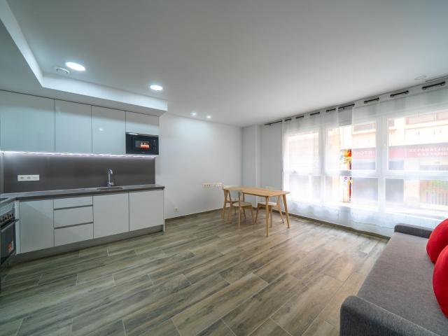 Se alquila moderno apartamento de 2 dormitorios en pleno centro de Alicante