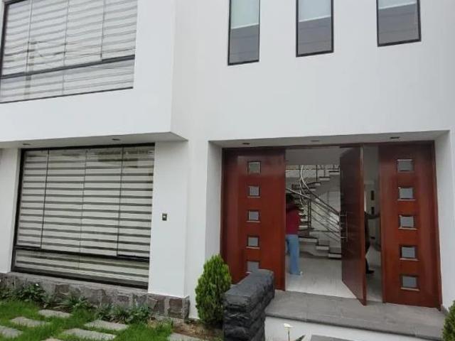 Se alquila moderna residencia en challapampa tradicional