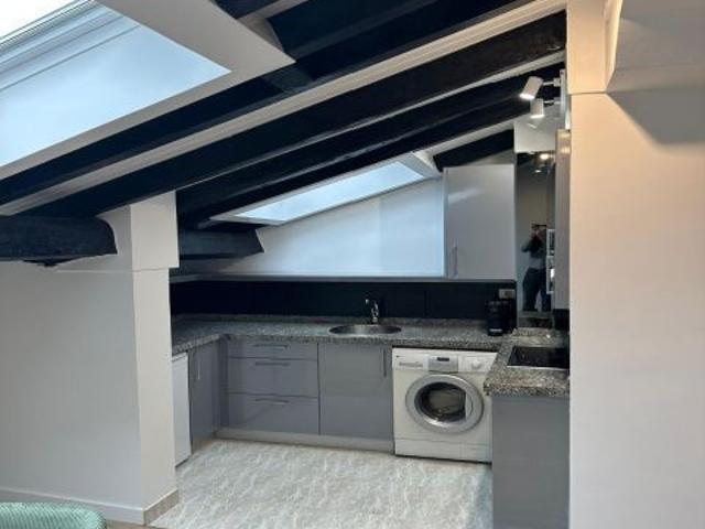 Se alquila Ático Reformado de 1 habitacion en Zona Abando