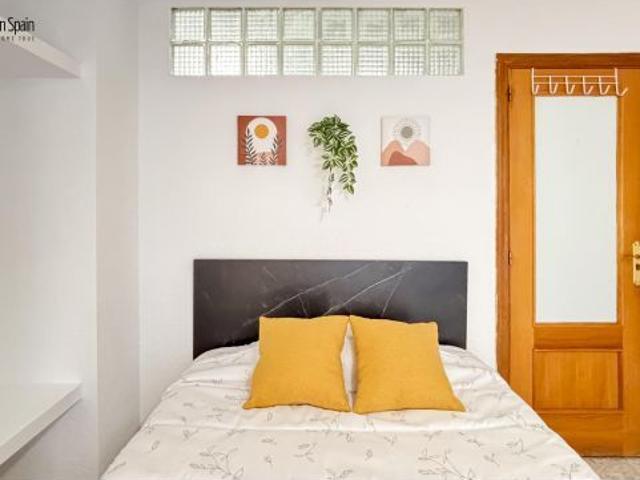 SE ALQUILA A JUBILADOS HABITACIÓN CON BALCÓN PRIVADO ● PLAZA AMÉRICA ●