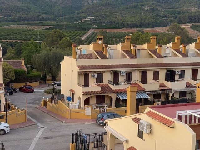 Se alquila adosado con piscina comunitariaria y espectaculares vistas en la Barraca d'Aigues Vives