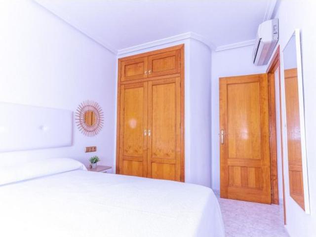 SE ALQUILA ADOSADO DE 2 DORMITORIOS 1 BAÑO EN VILLA MARTIN LAS FILIPINAS ORIHUELA COSTA
