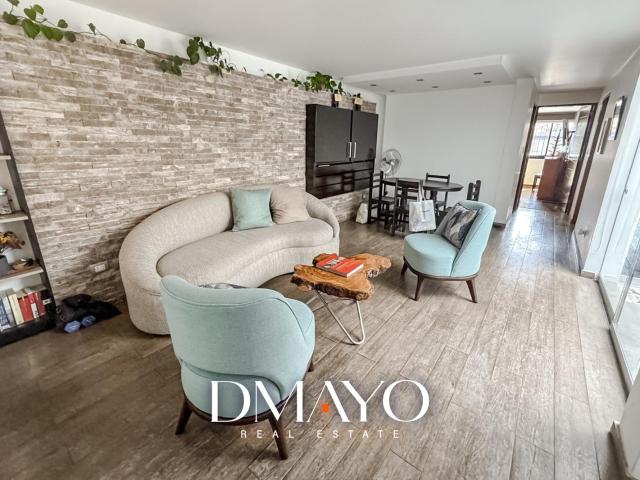 Se alquila amoblado y equipado este lindo flat completamente remodelado de 2 dormitorios y cochera