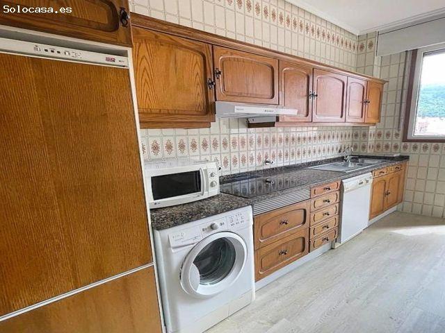 Se Alquila amplia Vivienda de 4 habitaciones y 2 baños con Balcon y terraza en Zona Sabino Arana