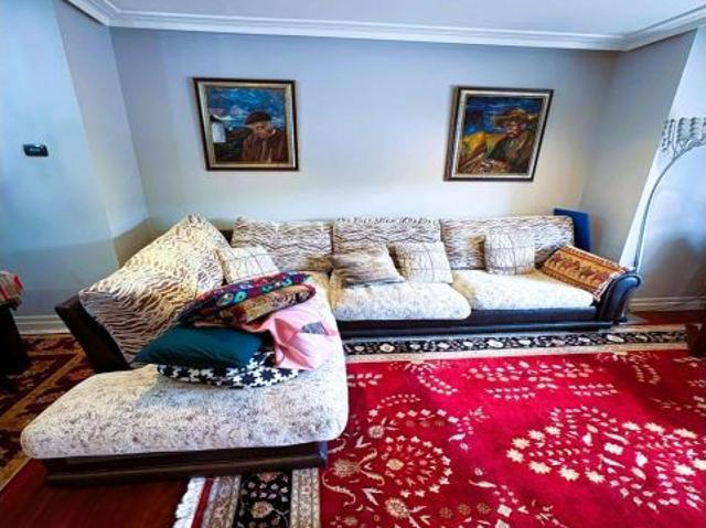 Se alquila Amplia vivienda de dos Dormitorios con parcela de garaje en zona Parque Doña Casilda