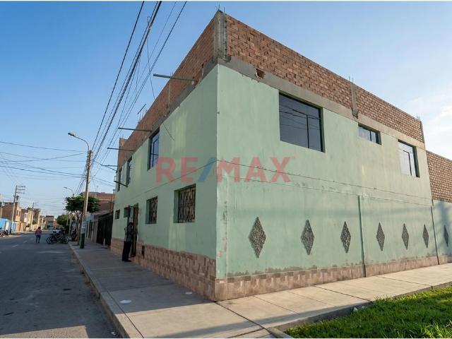 ✨ ¡Se Alquila Amplia Casa En Esquina Ideal Para Empresa! ✨