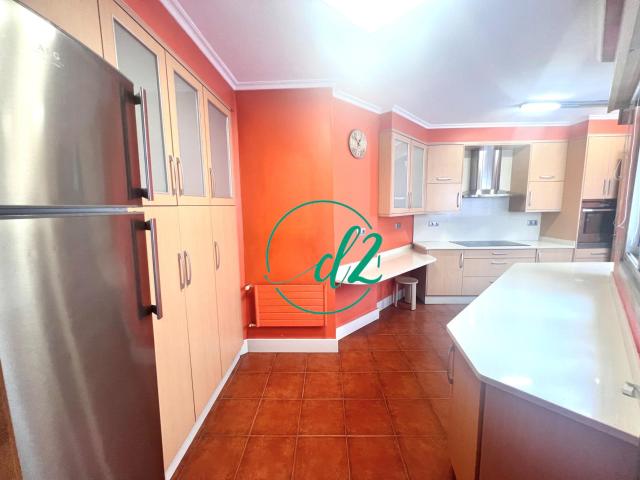 SE ALQUILA AMPLIO Y LUMINOSO PISO, CON CALEFACCION Y AGUA CALIENTE INCLUIDOS EN EN PRECIO, EN EL CENTRO DE LA CIUDAD. REF1386