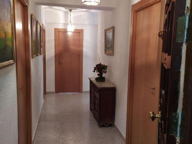 Se alquila amplio y luminoso piso reformado en la Calle Enriqueta Lozano