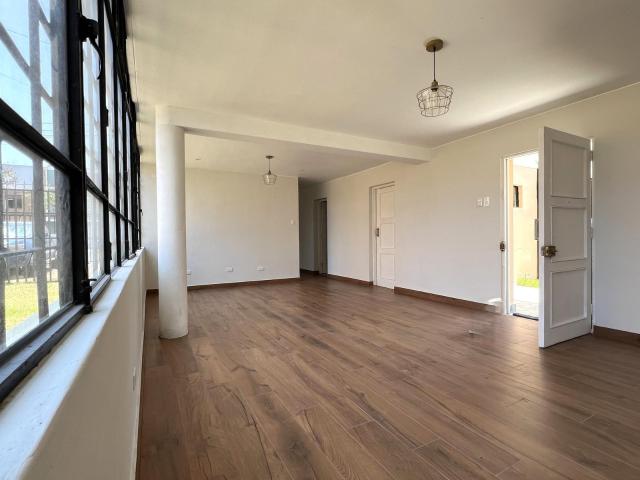 SE ALQUILA AMPLIO DEPARTAMENTO EN 1° PISO CERCA AL PARQUE VALLEJO, LINCE