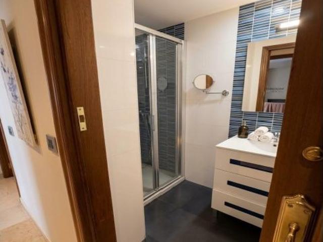 SE ALQUILA AMPLIO PISO EXTERIOR CON PISCINA Y GARAJE EN CAMINO REAL DE LOS NEVEROS