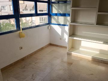 Se alquila amplio piso SIN MUEBLES en San Antolin