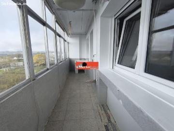SE ALQUILA AMUEBLADO LUMINOSO Y AMPLIO EN AVD CORUÑA