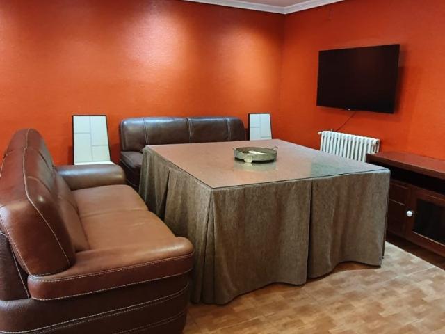 SE ALQUILA APARTAMENTO CÉNTRICO