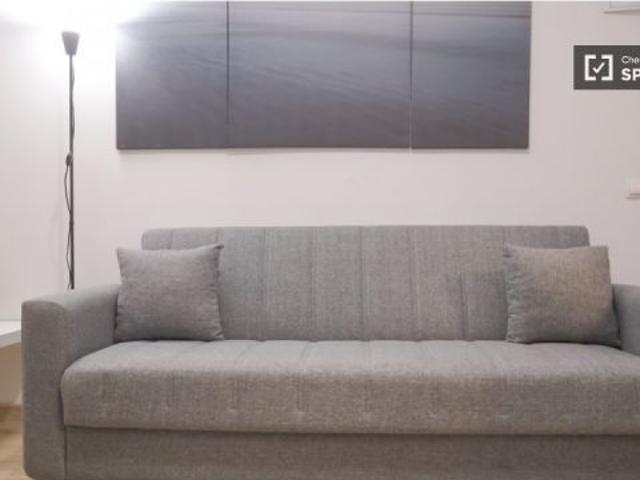 Se alquila apartamento de 1 dormitorio en Valdeacederas