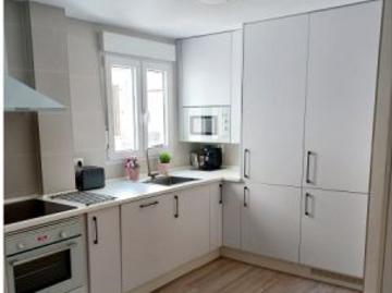 Se alquila apartamento de 1 dormitorio en Alicante, gastos incluidos, no se admiten parejas