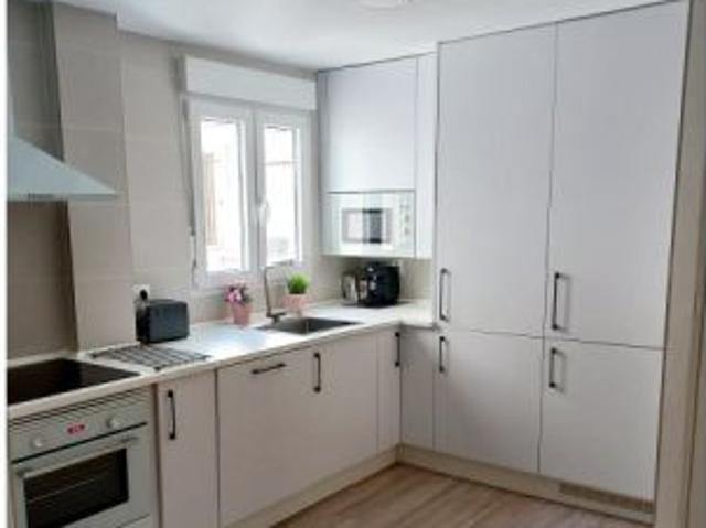 Se alquila apartamento de 1 dormitorio en Alicante, gastos incluidos, no se admiten parejas