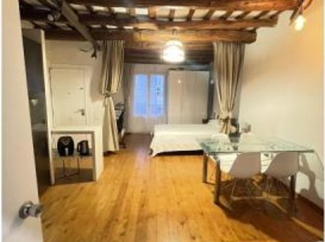 Se alquila apartamento de 1 dormitorio en El Raval, gastos incluidos