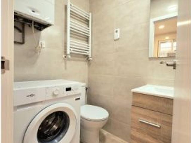 Se alquila apartamento de 1 dormitorio en Embajadores, gastos incluidos