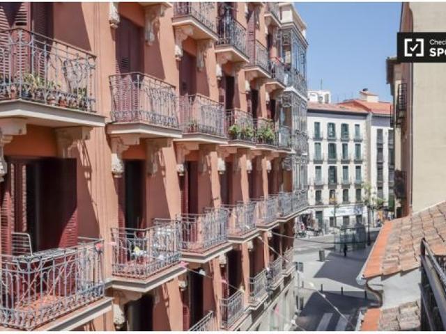 Se alquila apartamento de 1 dormitorio en Embajadores, gastos incluidos