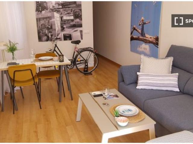 Se alquila apartamento de 1 dormitorio en San Gil, con todos los gastos incluidos
