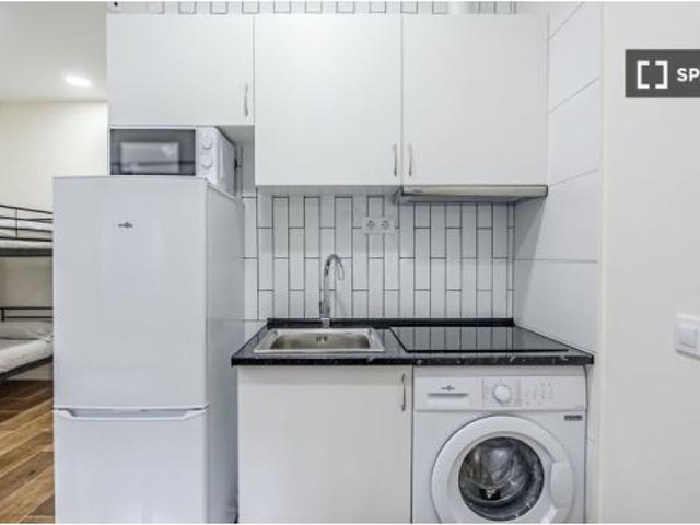 Se alquila apartamento de 1 dormitorio en San Fermín, con todos los gastos incluidos