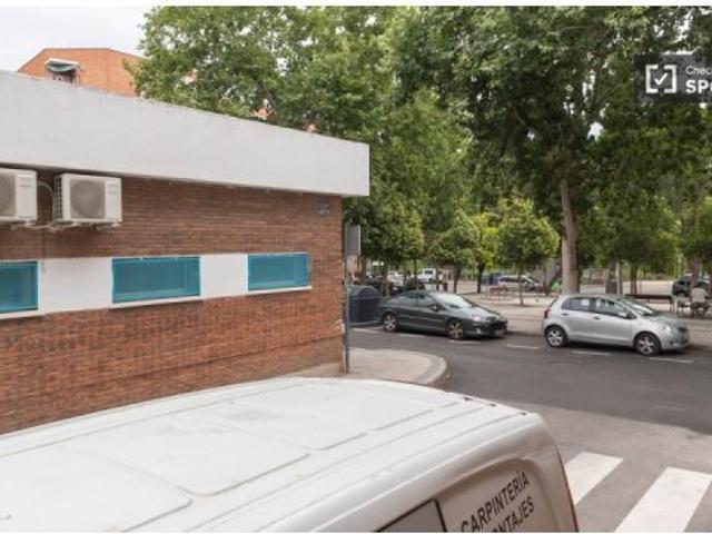 Se alquila apartamento de 1 dormitorio en San Isidro, solo profesionales