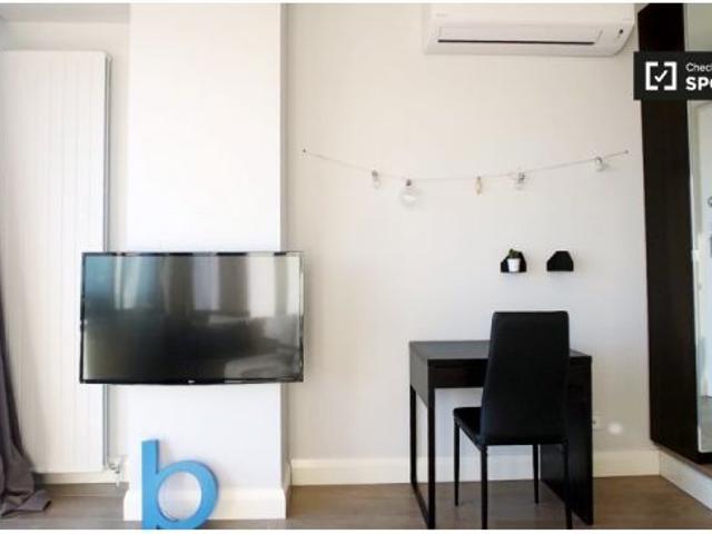 Se alquila apartamento de 1 dormitorio en Sol, todos los gastos incluidos